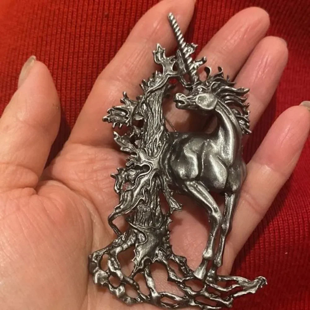 Beautiful Large Brooch - Picture 7 of 8